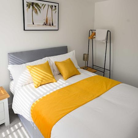Luxury 5 Bedroom House With Parking Chatham  Exteriör bild