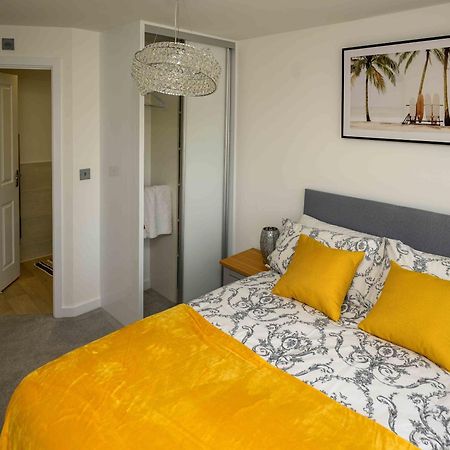 Luxury 5 Bedroom House With Parking Chatham  Exteriör bild