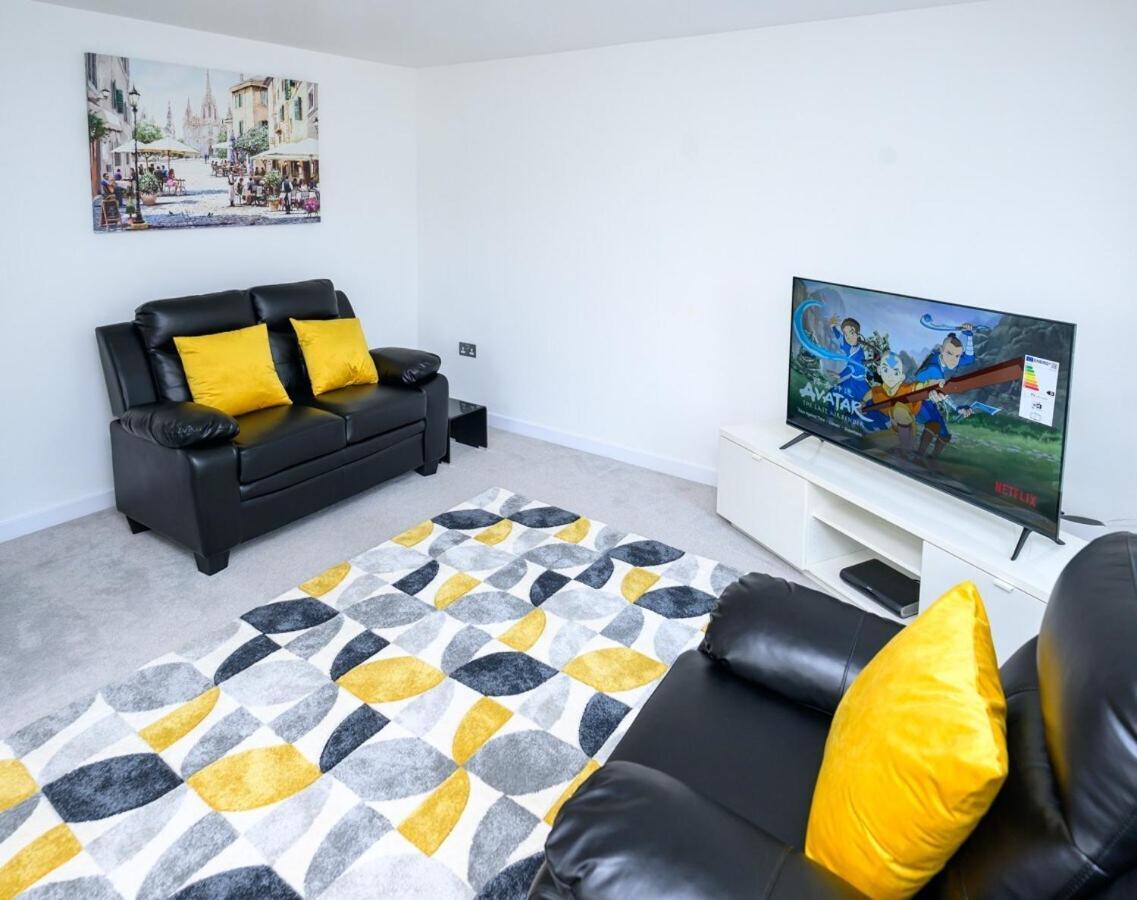 Luxury 5 Bedroom House With Parking Chatham  Exteriör bild