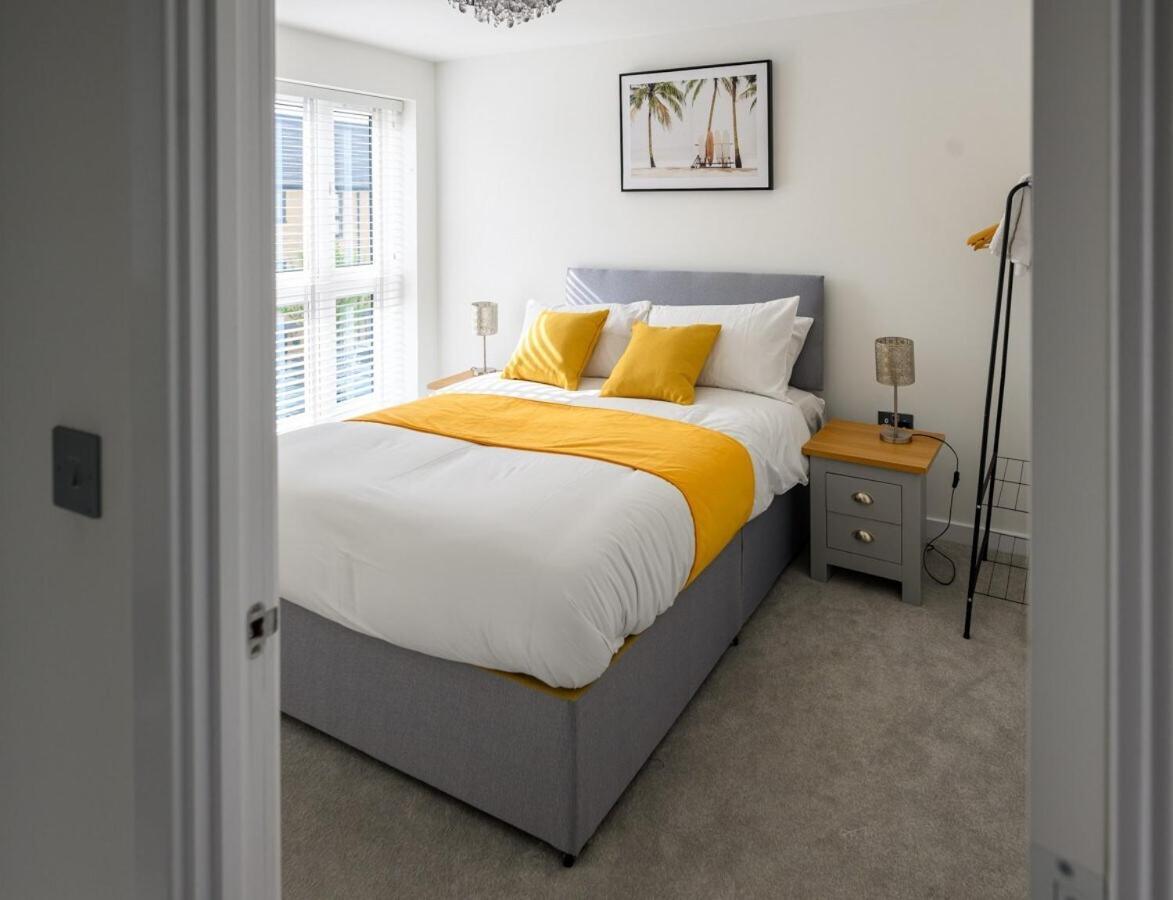 Luxury 5 Bedroom House With Parking Chatham  Rum bild